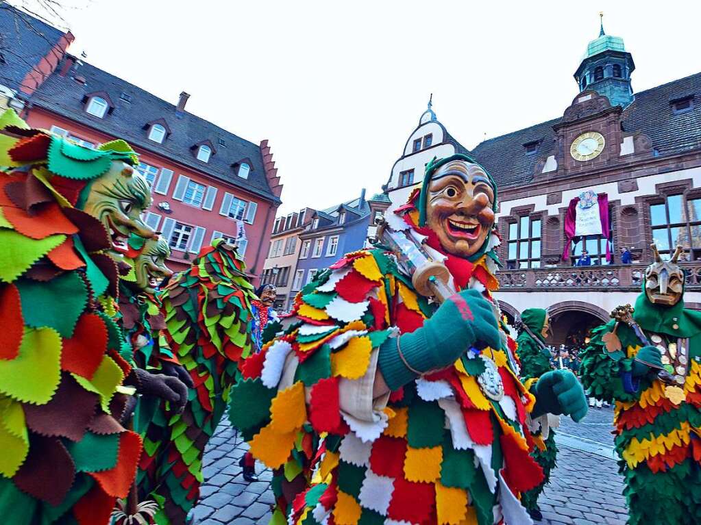 Das Freiburger Rathaus ist fest in Narrenhand – und auf dem Rathausplatz wurde gefeiert.