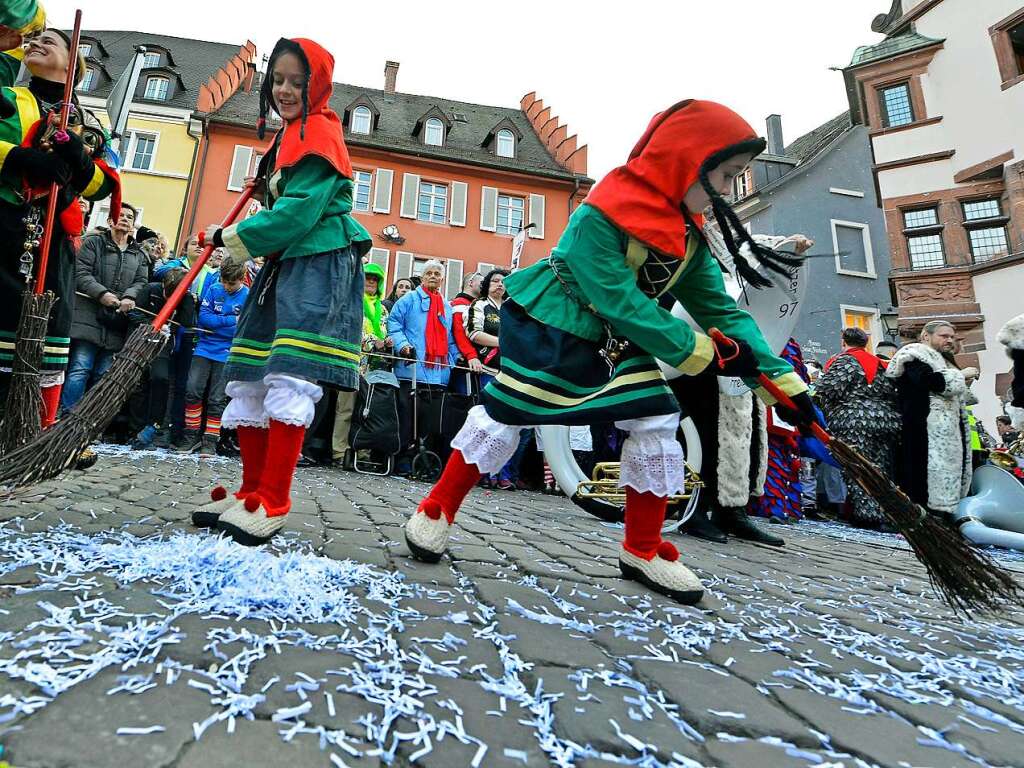 Das Freiburger Rathaus ist fest in Narrenhand – und auf dem Rathausplatz wurde gefeiert.