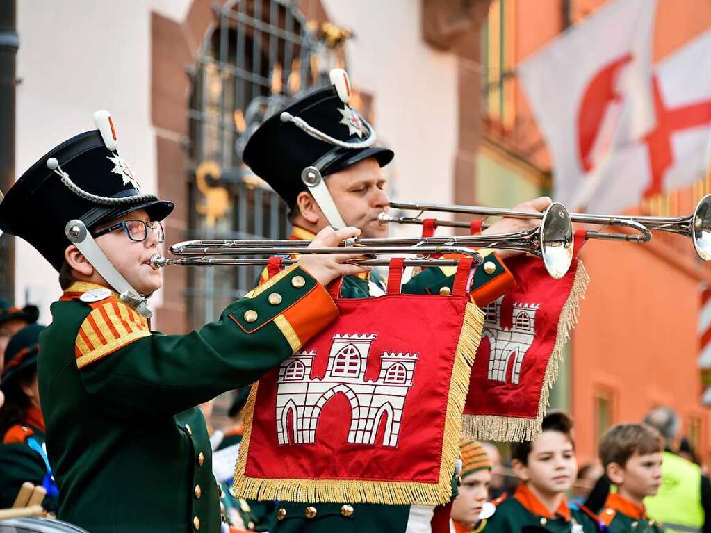 Das Freiburger Rathaus ist fest in Narrenhand – und auf dem Rathausplatz wurde gefeiert.