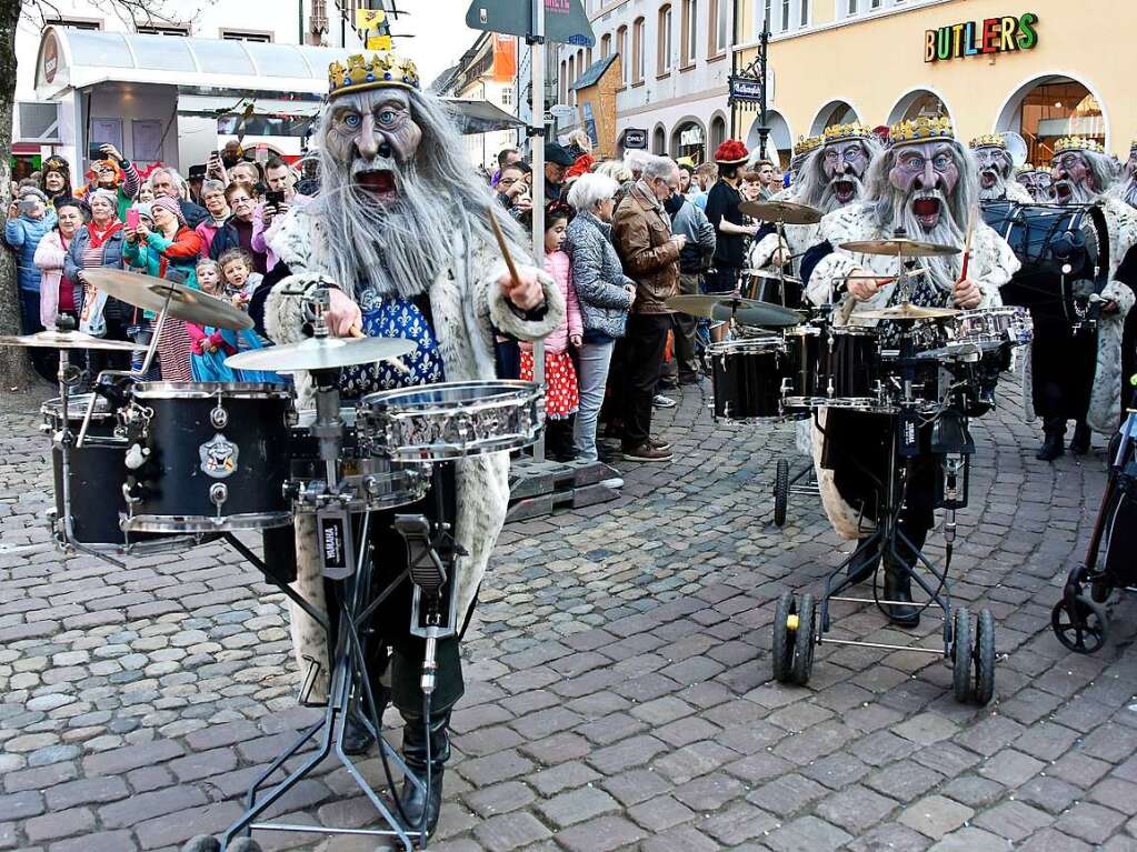 Das Freiburger Rathaus ist fest in Narrenhand – und auf dem Rathausplatz wurde gefeiert.