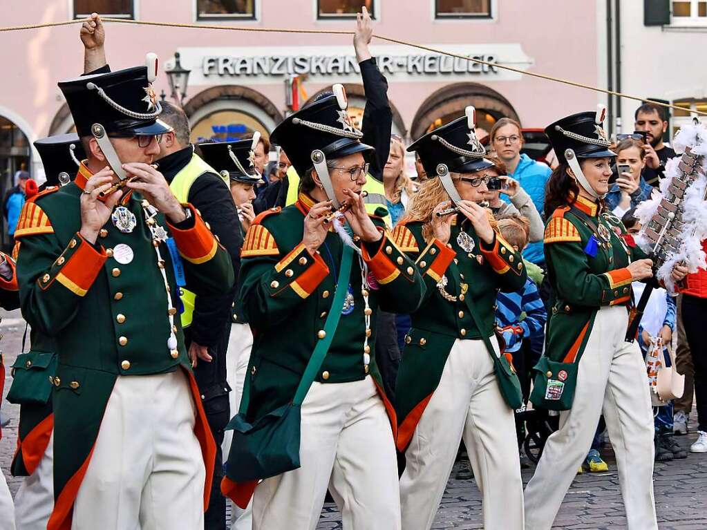 Das Freiburger Rathaus ist fest in Narrenhand – und auf dem Rathausplatz wurde gefeiert.