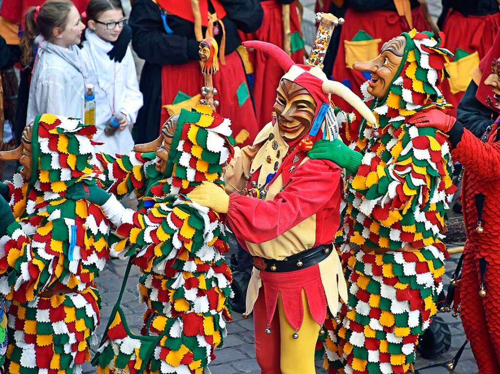 Das Freiburger Rathaus ist fest in Narrenhand – und auf dem Rathausplatz wurde gefeiert.