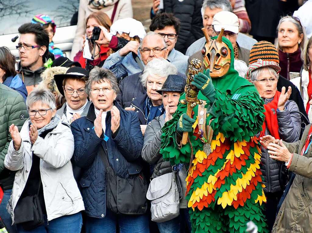 Das Freiburger Rathaus ist fest in Narrenhand – und auf dem Rathausplatz wurde gefeiert.