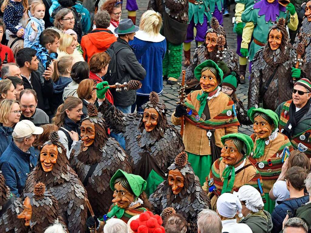 Das Freiburger Rathaus ist fest in Narrenhand – und auf dem Rathausplatz wurde gefeiert.