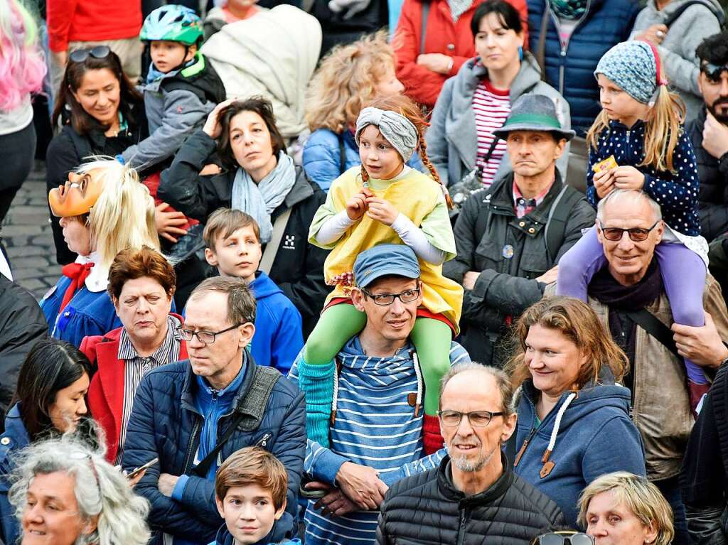 Das Freiburger Rathaus ist fest in Narrenhand – und auf dem Rathausplatz wurde gefeiert.