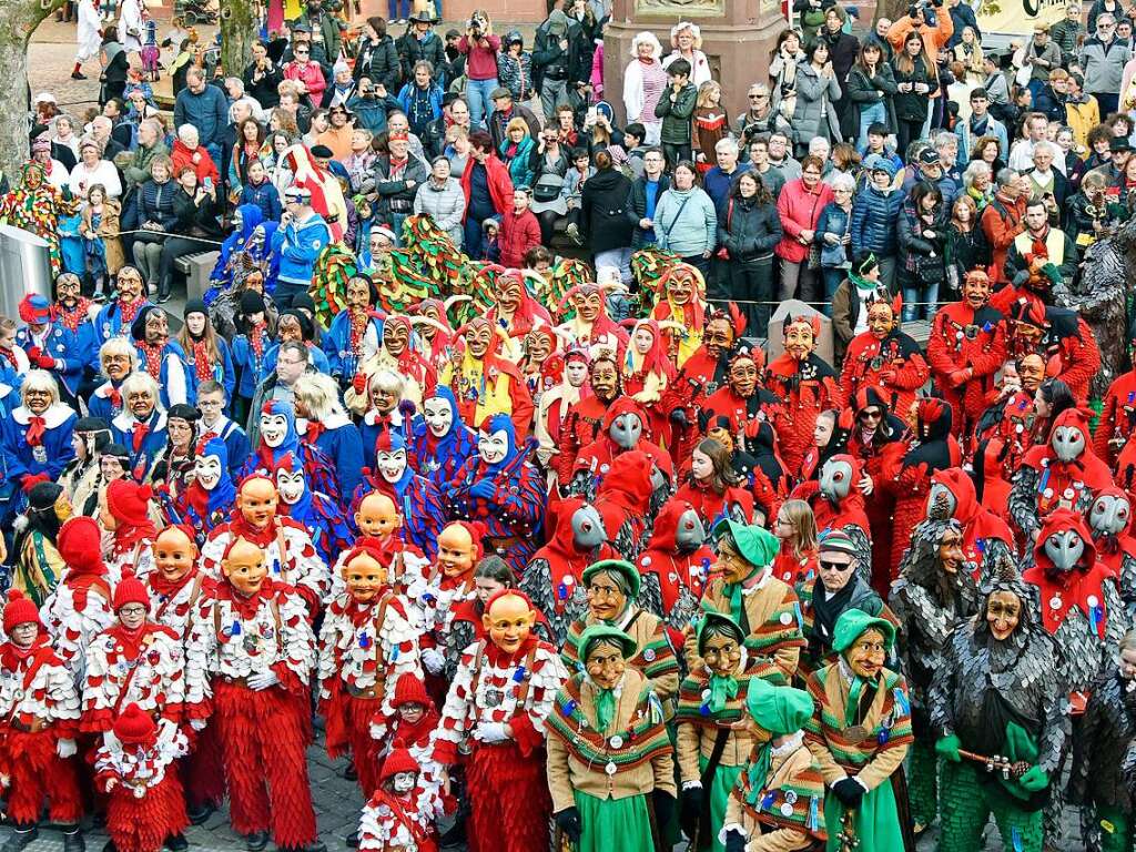 Das Freiburger Rathaus ist fest in Narrenhand – und auf dem Rathausplatz wurde gefeiert.