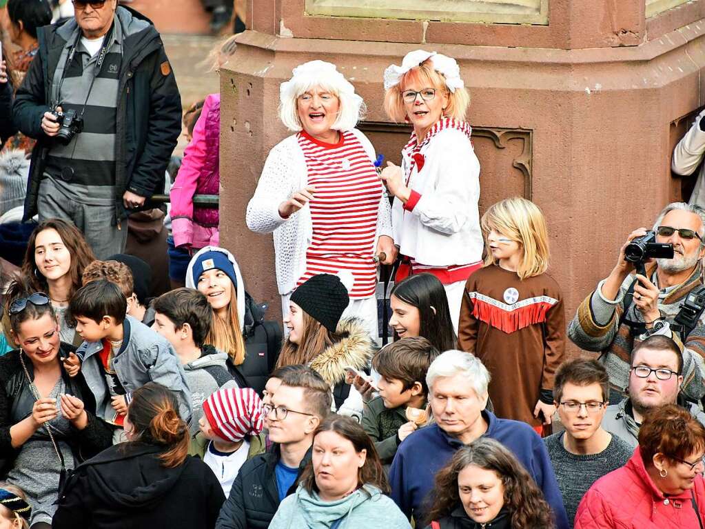 Das Freiburger Rathaus ist fest in Narrenhand – und auf dem Rathausplatz wurde gefeiert.