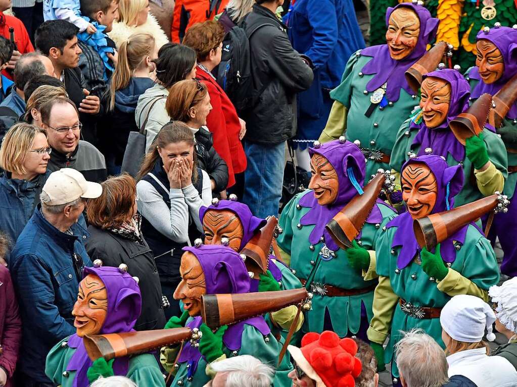 Das Freiburger Rathaus ist fest in Narrenhand – und auf dem Rathausplatz wurde gefeiert.