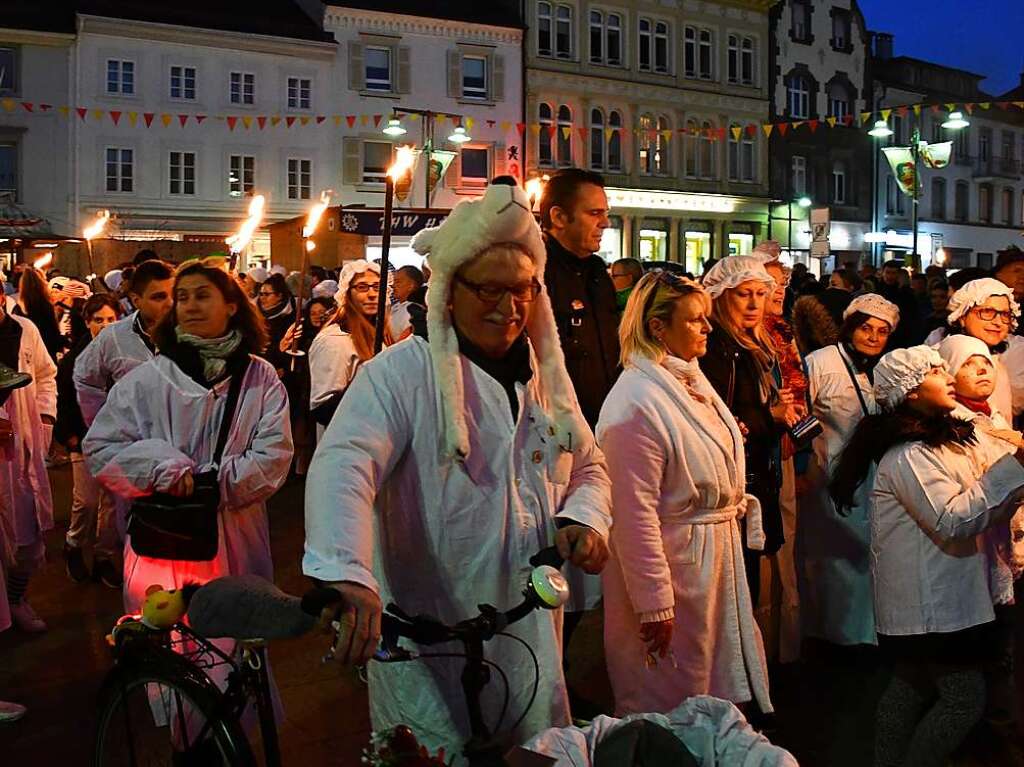 Impressionen vom Lrracher Dllerschlgg und dem Hemdglunkiumzug.