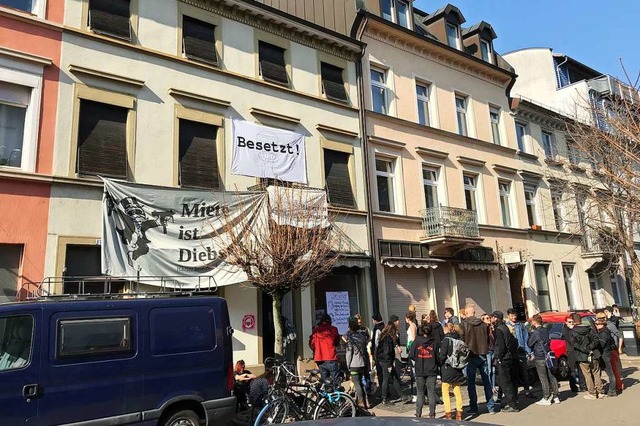 Das Haus in der Klarastrae 17 ist seit Donnerstag besetzt.  | Foto: Bernhard Amelung