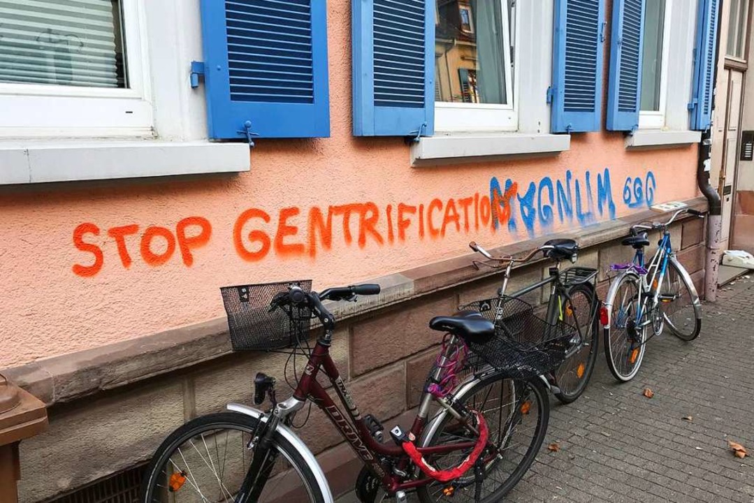 Ein Protest in Grobuchstaben gegen eine voranschreitende Gentrifizierung.  | Foto: Bernhard Amelung