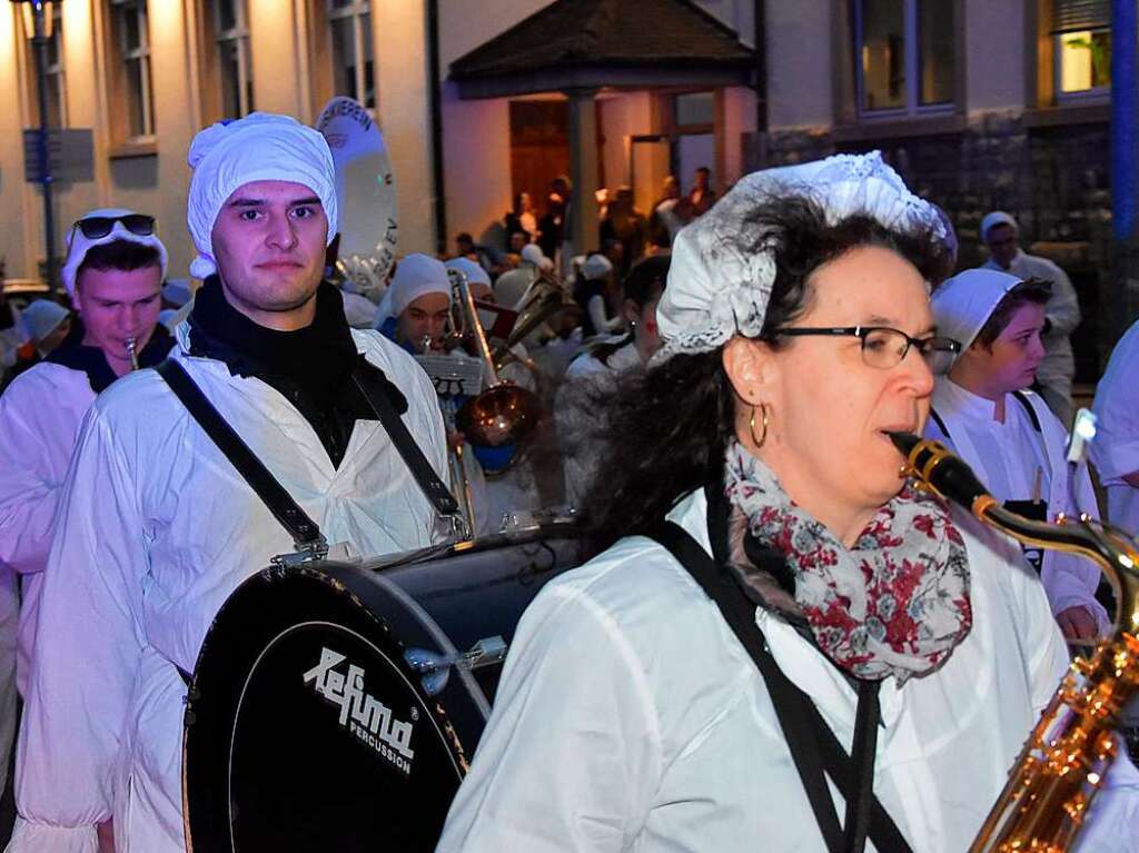 Eindrcke vom Narrenbaumstellen und vom Hemdglunki-Umzug in Wyhlen am Schmutzige Dunschtig