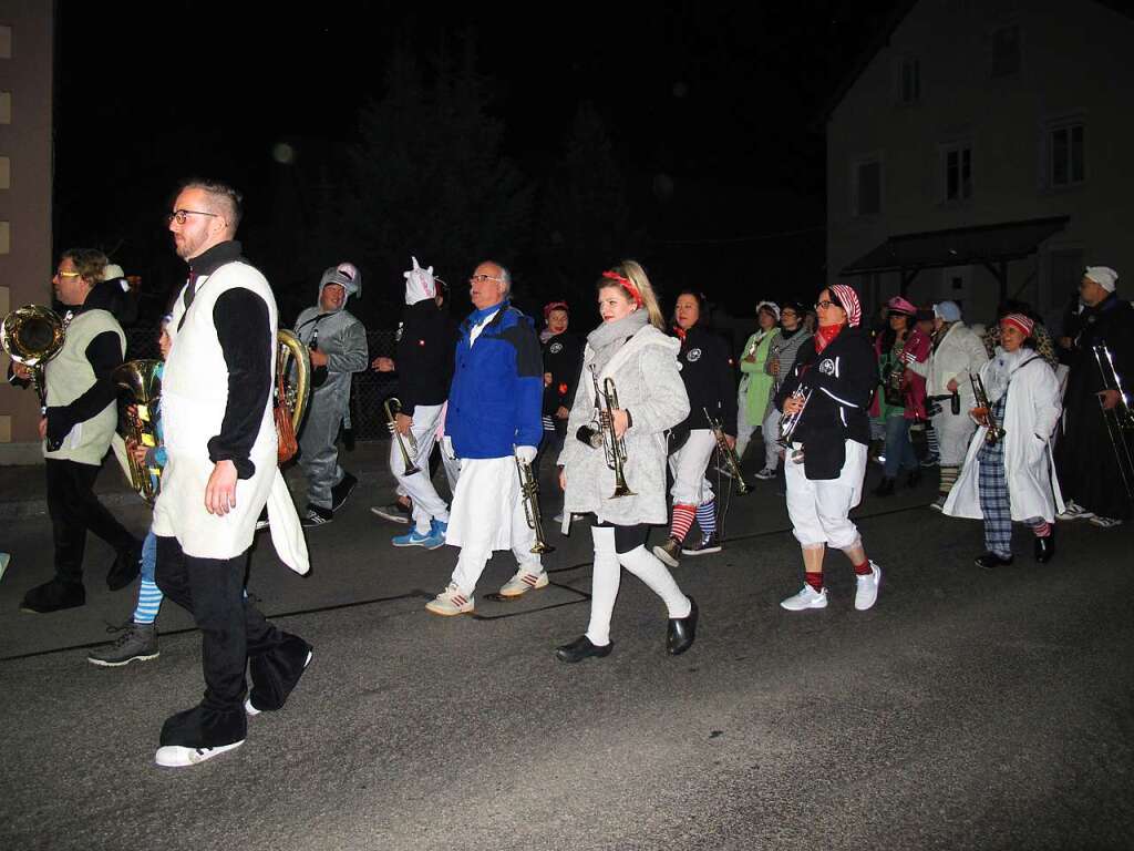 Kandern: Der Hemdglunki-Umzug setzt sich in Bewegeung