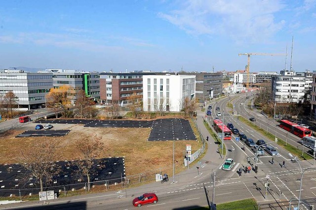 Das Grundstck an der Ecke Basler Stra...phan-Strae (rechts) wird bald bebaut.  | Foto: Ingo Schneider