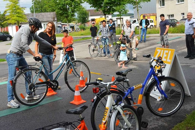 Die Fahrradwerkstatt des Freundeskreises Asyl luft gut.  | Foto: Danielle Hirschberger