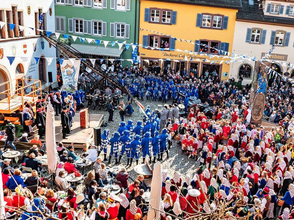 Wie immer originell bernahmen die Narren die Macht in Staufen. Bei Umzug und Rathaussturm haben sie klar gemacht, wer bis Aschermittwoch das Sagen hat.