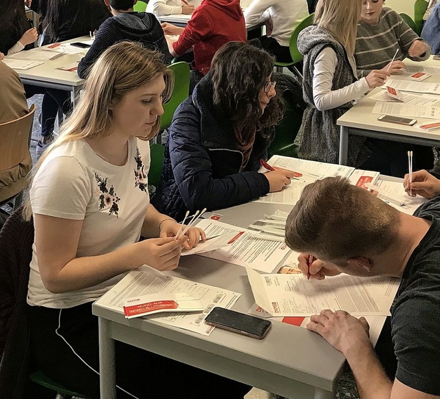 Bei einer weiteren Typisierungsaktion ...er der Gewerblichen Schulen Waldshut.   | Foto: Guido Fuchs