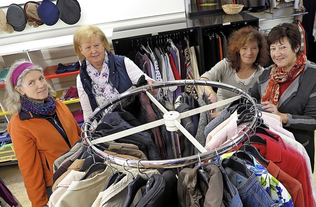 Freude bei den Mitarbeiterinnen: Nach ...nd-Laden Sack und Pack in neuem Glanz.  | Foto: Beatrice Ehrlich