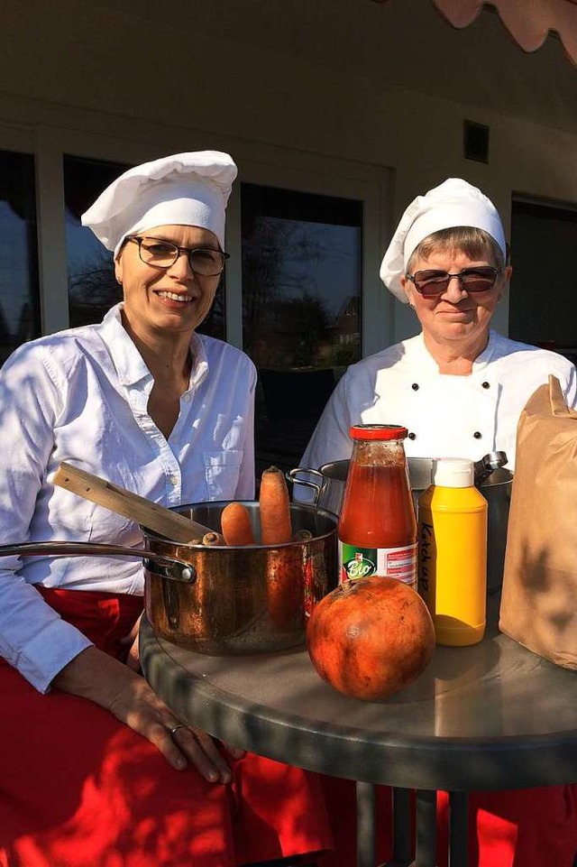 Regina Dees (links) und Maria Frey sin...innen im nrrischen Sterne-Restaurant.  | Foto: Bertold Obergfll