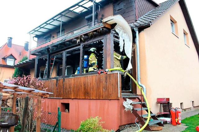 Das beschdigte Haus in der Mittelstrae in Bad Krozingen  | Foto: Feuerwehr