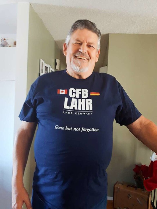 Harold Rideout in  einem T-Shirt der Canadian Forces Base (CFB) Lahr  | Foto: privat