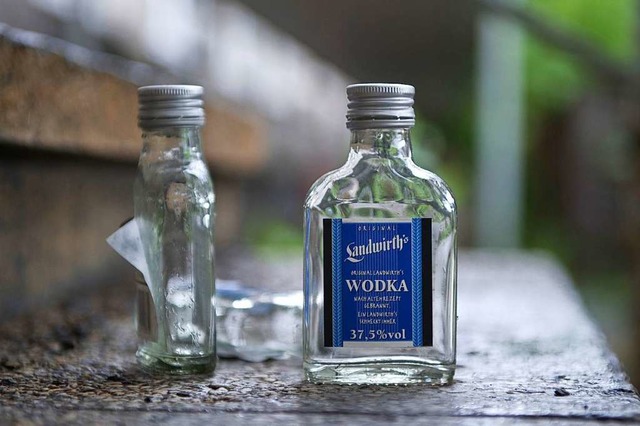 Leere Wodka-Flaschen.  | Foto: dpa