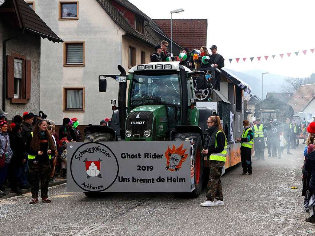 Etliche Motto- und Wagengruppen sowie Gastznfte waren beim Samstagnachmittagumzug in Niederwinden.