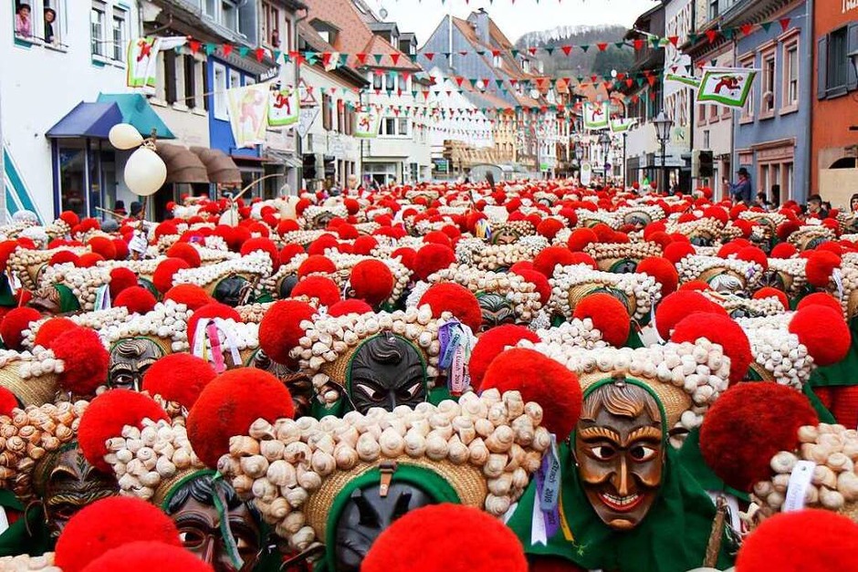 So war es beim Schuttigsprung am Fasnetsonntag in Elzach. (Foto: Daniel Fleig) So war es beim Schuttigsprung am Fasnetsonntag in Elzach. (Foto: Daniel Fleig)