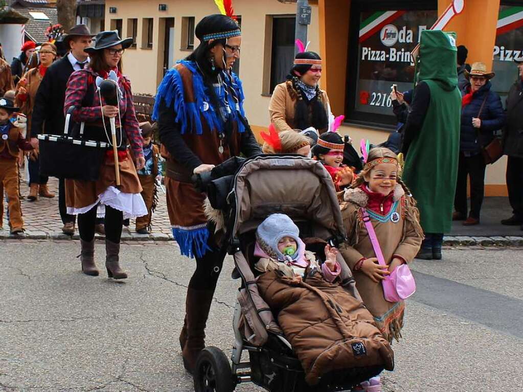 Kinderumzugs-Dreiertreffen in Kollnau. Mit von der Partie beim Kinderumzug der drei benachbarten Narrenznfte war auch der Kindergarten Spielinsel mit seiner Mottotruppe „Der wilde, wilde Westen“