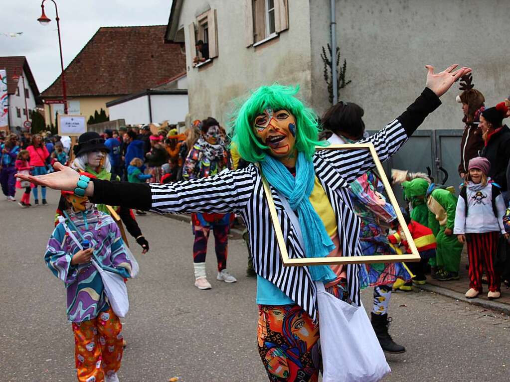 Die ZIschdigs-Hocker fallen aus dem (Bilder-)Rahmen