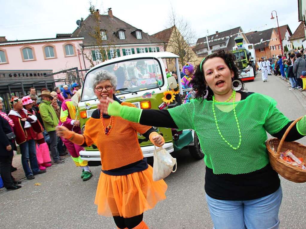 Hauptsache bunt: der Zeltclub steht auf die 80er-Jahre