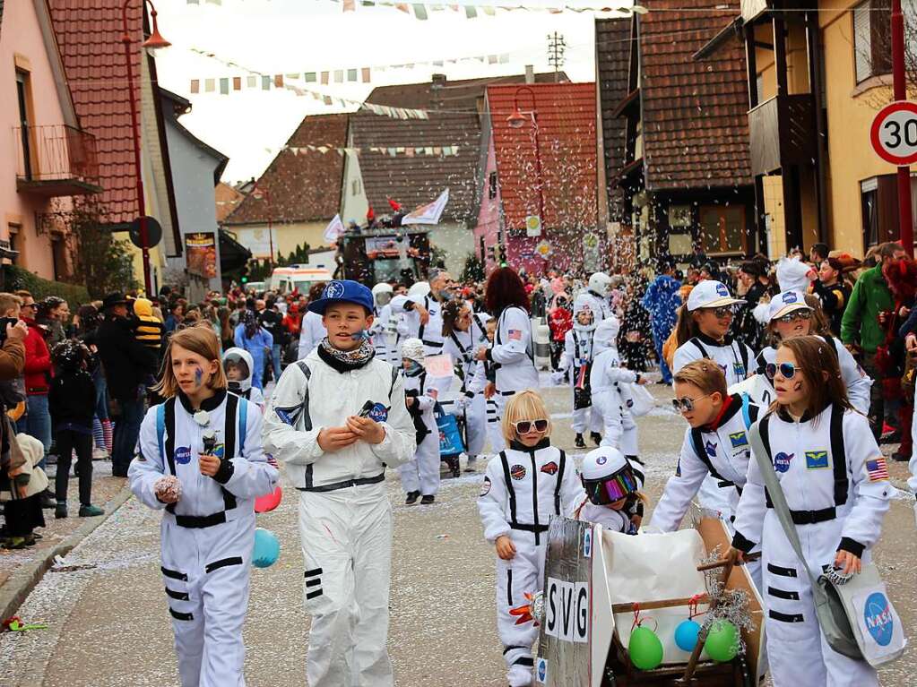 Auch der Sportverein luft im Astronautenlook auf