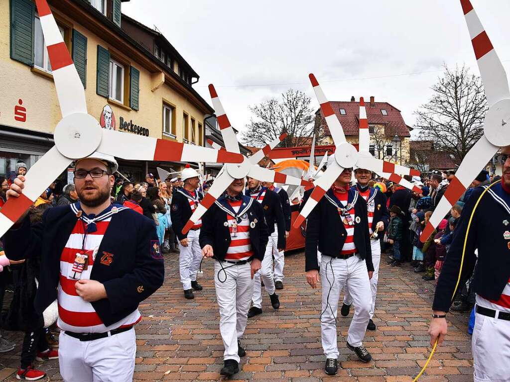 Ein bunter Gaudiwurm bewegte sich am Fasnetsonntag durch Kirchzarten