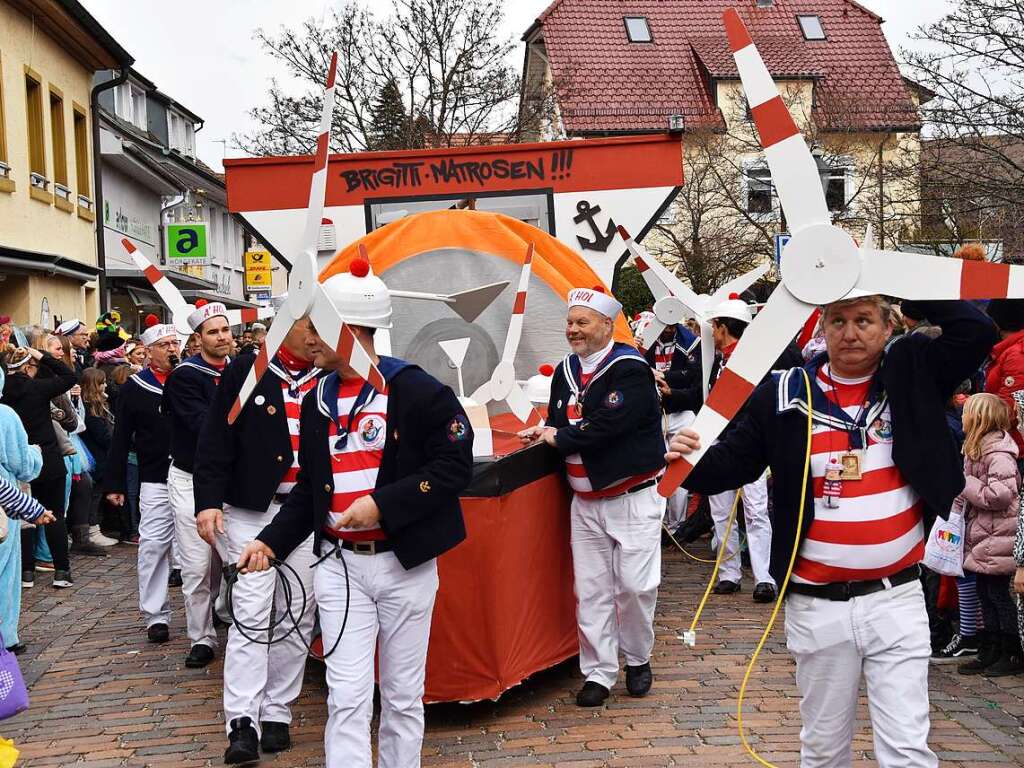 Ein bunter Gaudiwurm bewegte sich am Fasnetsonntag durch Kirchzarten