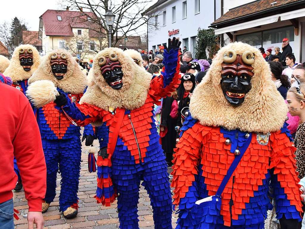 Ein bunter Gaudiwurm bewegte sich am Fasnetsonntag durch Kirchzarten