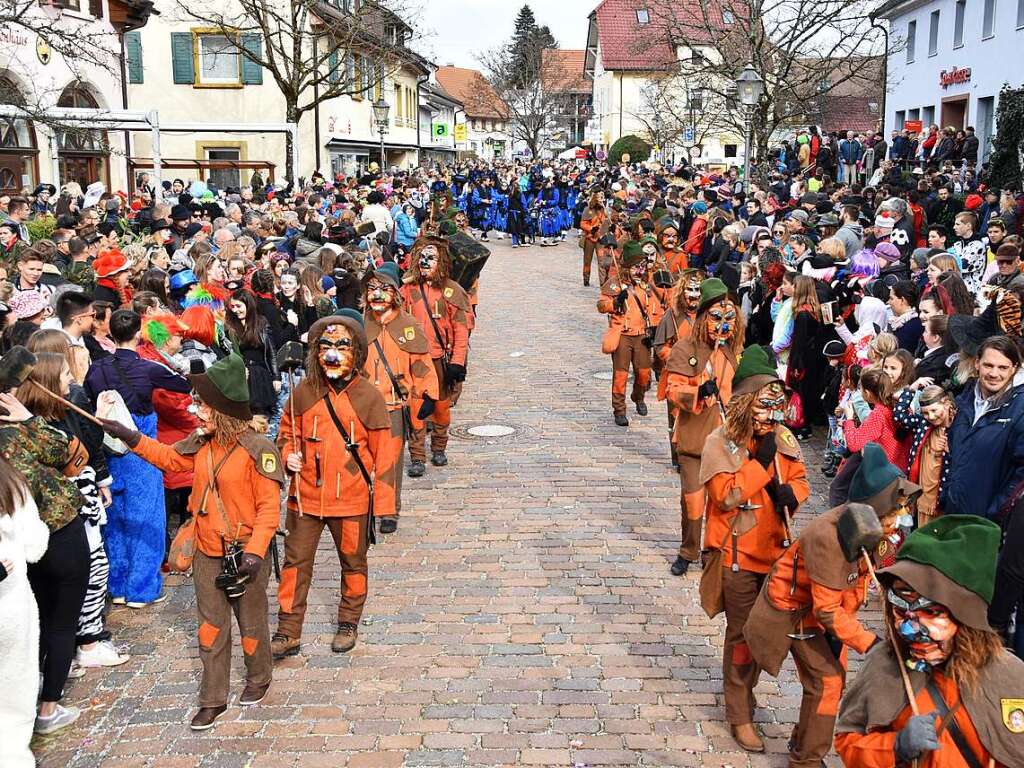 Ein bunter Gaudiwurm bewegte sich am Fasnetsonntag durch Kirchzarten