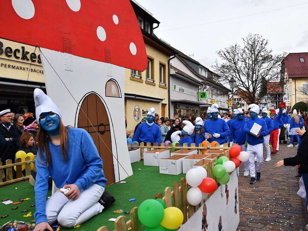 Ein bunter Gaudiwurm bewegte sich am Fasnetsonntag durch Kirchzarten