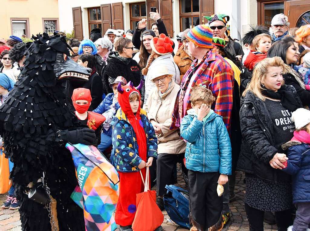 Ein bunter Gaudiwurm bewegte sich am Fasnetsonntag durch Kirchzarten