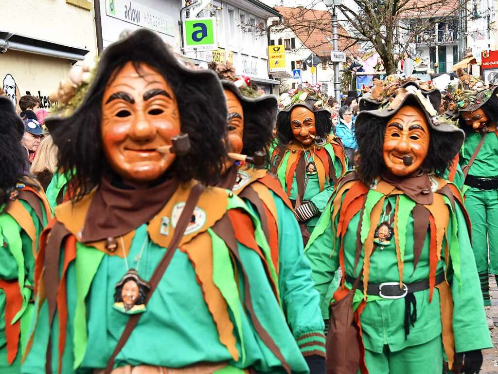 Ein bunter Gaudiwurm bewegte sich am Fasnetsonntag durch Kirchzarten