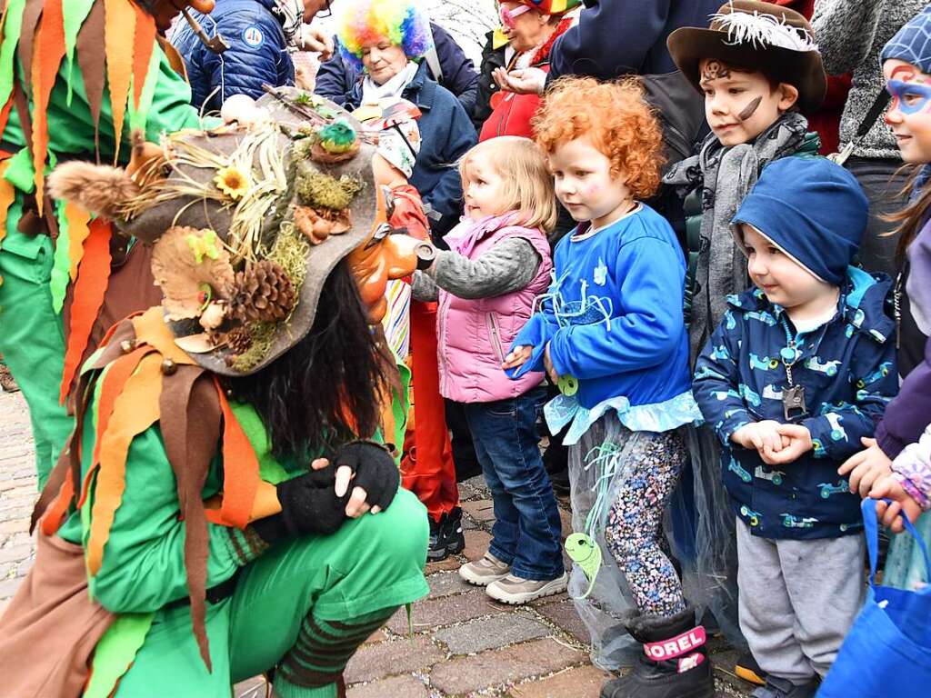 Ein bunter Gaudiwurm bewegte sich am Fasnetsonntag durch Kirchzarten