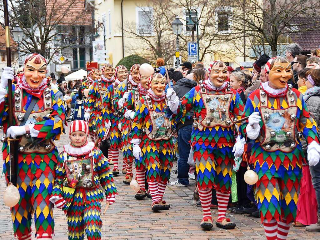 Ein bunter Gaudiwurm bewegte sich am Fasnetsonntag durch Kirchzarten