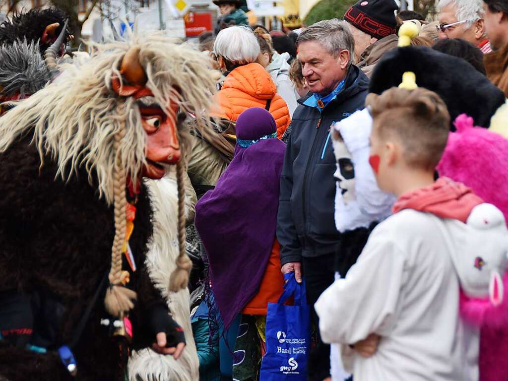 Ein bunter Gaudiwurm bewegte sich am Fasnetsonntag durch Kirchzarten