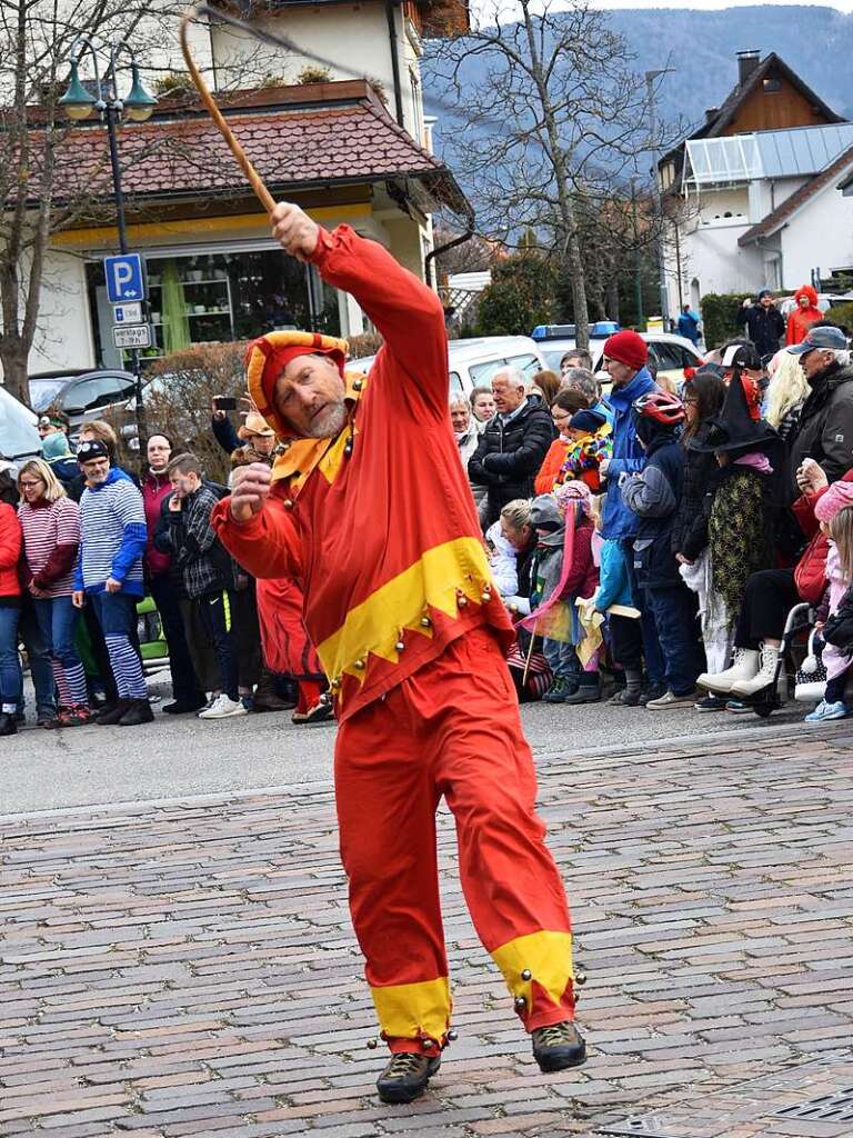 Ein bunter Gaudiwurm bewegte sich am Fasnetsonntag durch Kirchzarten