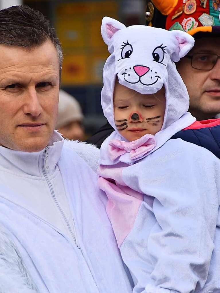 Ein bunter Gaudiwurm bewegte sich am Fasnetsonntag durch Kirchzarten