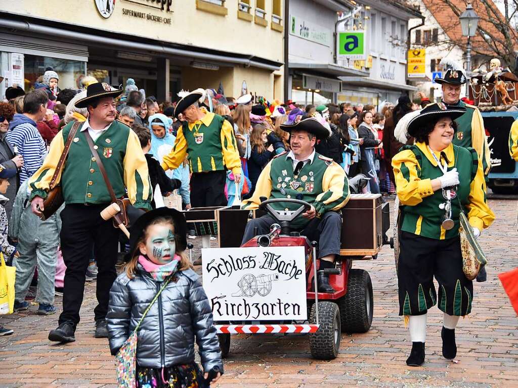 Ein bunter Gaudiwurm bewegte sich am Fasnetsonntag durch Kirchzarten