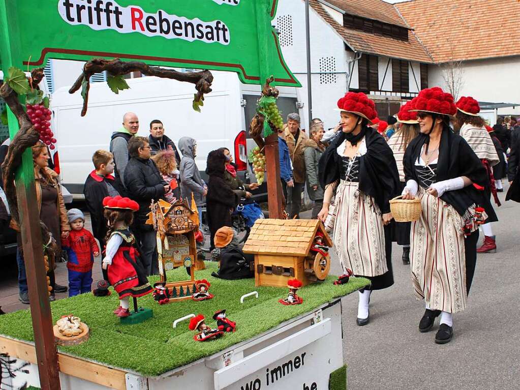 Vom Schwarzwald herab in die Vorbergzone Ringsheim kam die Gruppe “Die wu immer mitmache” als Schwarzwaldmdel