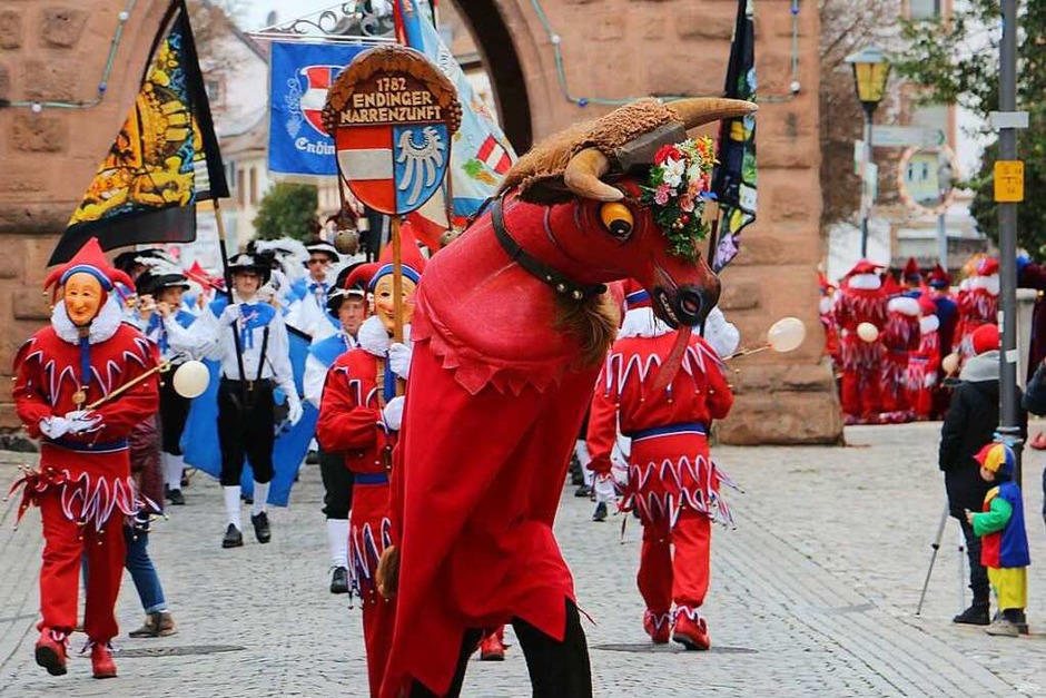 Großer Jokiliumzug am Sonntagnachmittag: Das Stadttier macht den Weg frei. (Foto: Ruth Seitz) Großer Jokiliumzug am Sonntagnachmittag: Das Stadttier macht den Weg frei. (Foto: Ruth Seitz)