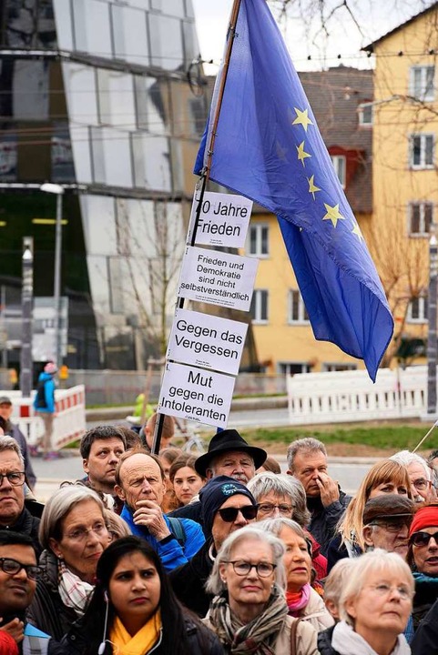 Ein lebendiges Europa mit Visionen wnschen sich die Redner und Besucher.  | Foto: Thomas Kunz