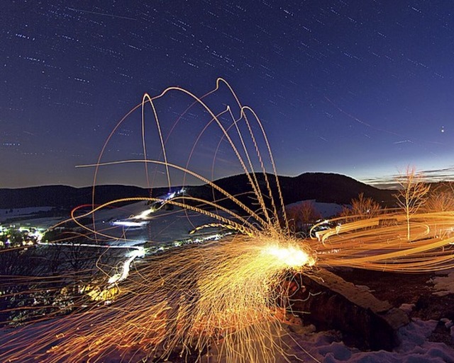 Romantisch: Scheibenfeuer in Bernau im Schwarzwald  | Foto: Achim Mende (dpa)