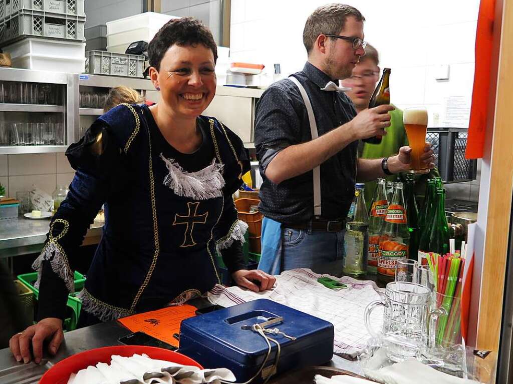 Das Albaneum platzte wieder aus allen Nhten als die traditionelle Bad Krozinger Pfarrfasnacht mit Beteiligung alle Narrenznfte ber die Bhne ging. Ein gewohnt vielfltiges Programm sorgte bei alten und jungen Narren fr Heiterkeit.